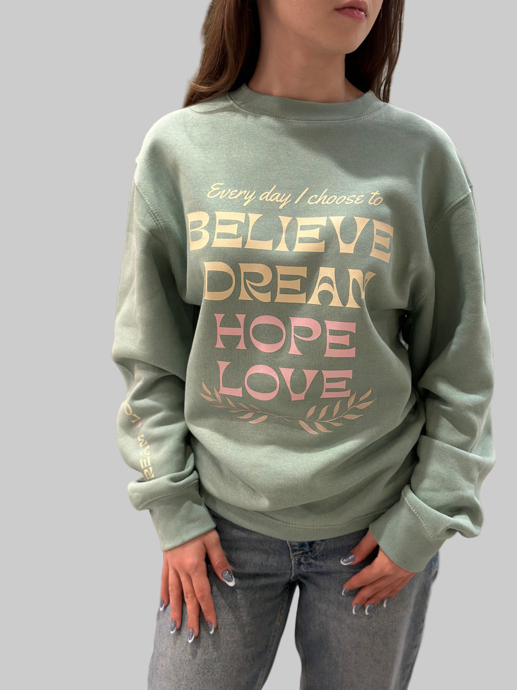 Everyday I Choose to Believe, Dream, Hope, Love – Inspirational Sweatshirt with Sleeve Quote “Dream, Love, Pray”