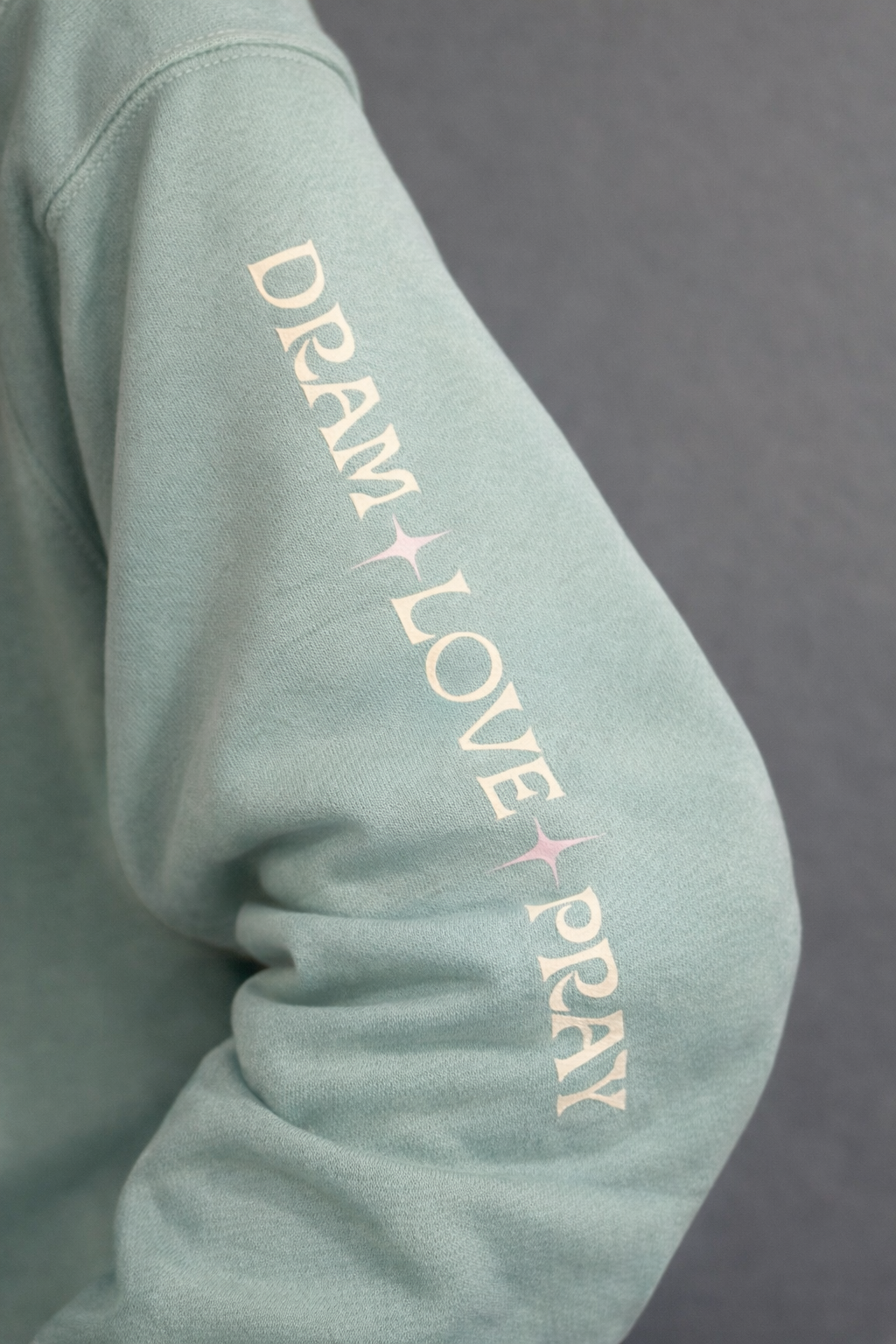 Everyday I Choose to Believe, Dream, Hope, Love – Inspirational Sweatshirt with Sleeve Quote “Dream, Love, Pray”
