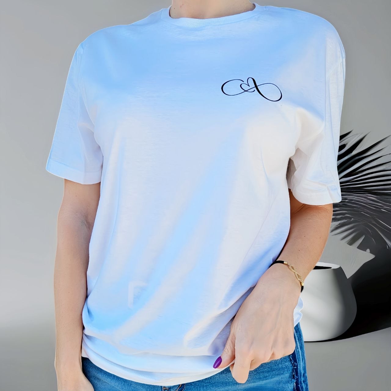 Forever" T-Shirt - Minimalist Love Symbol | Unisex

Cotton Tee